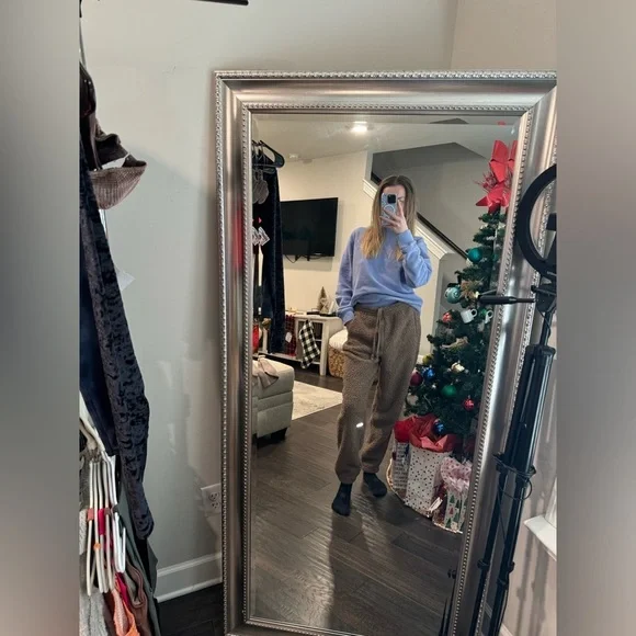 SKIMS Joggers - Picture 6 of 7